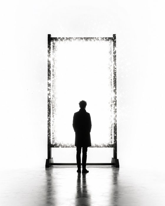 Der Blick auf das leuchtende Portal