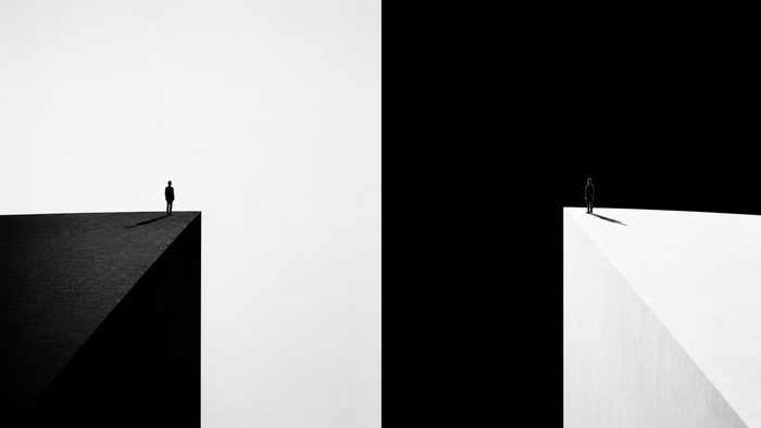 Gegensätze in minimalistischem Raum mitte
