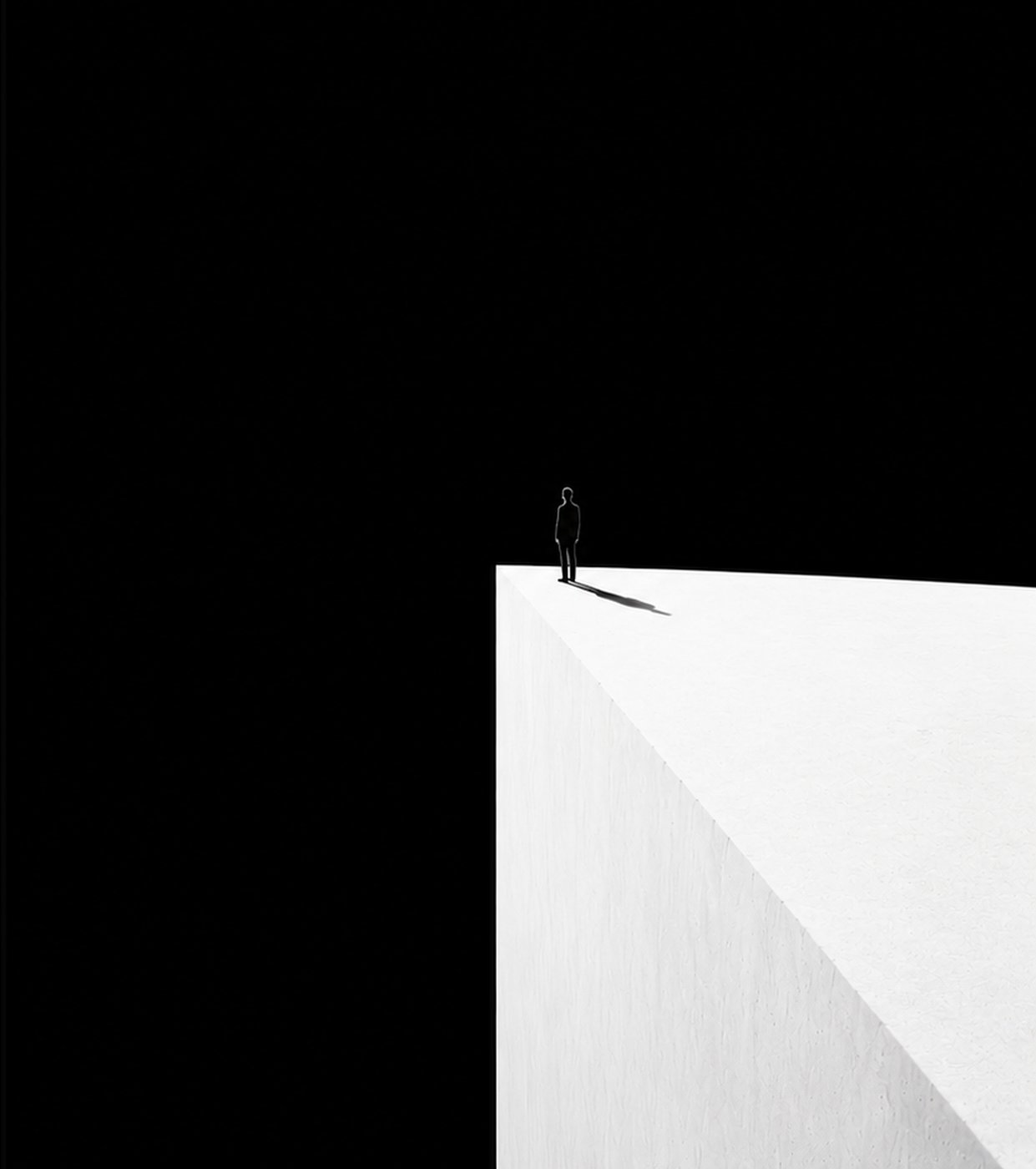 Spiegelung der Isolation in der Leere rechts