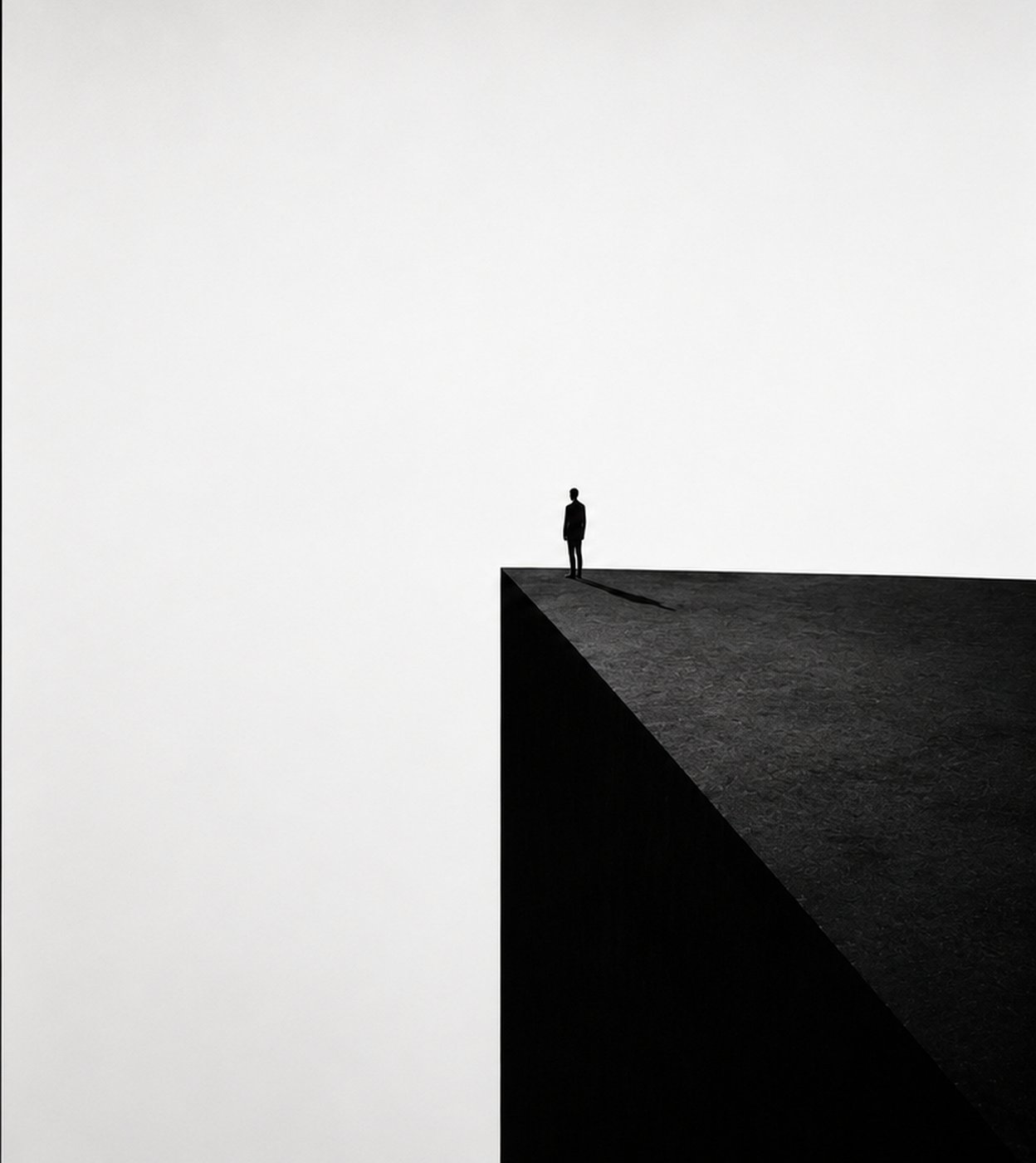 Spiegelung der Isolation in der Leere rechts